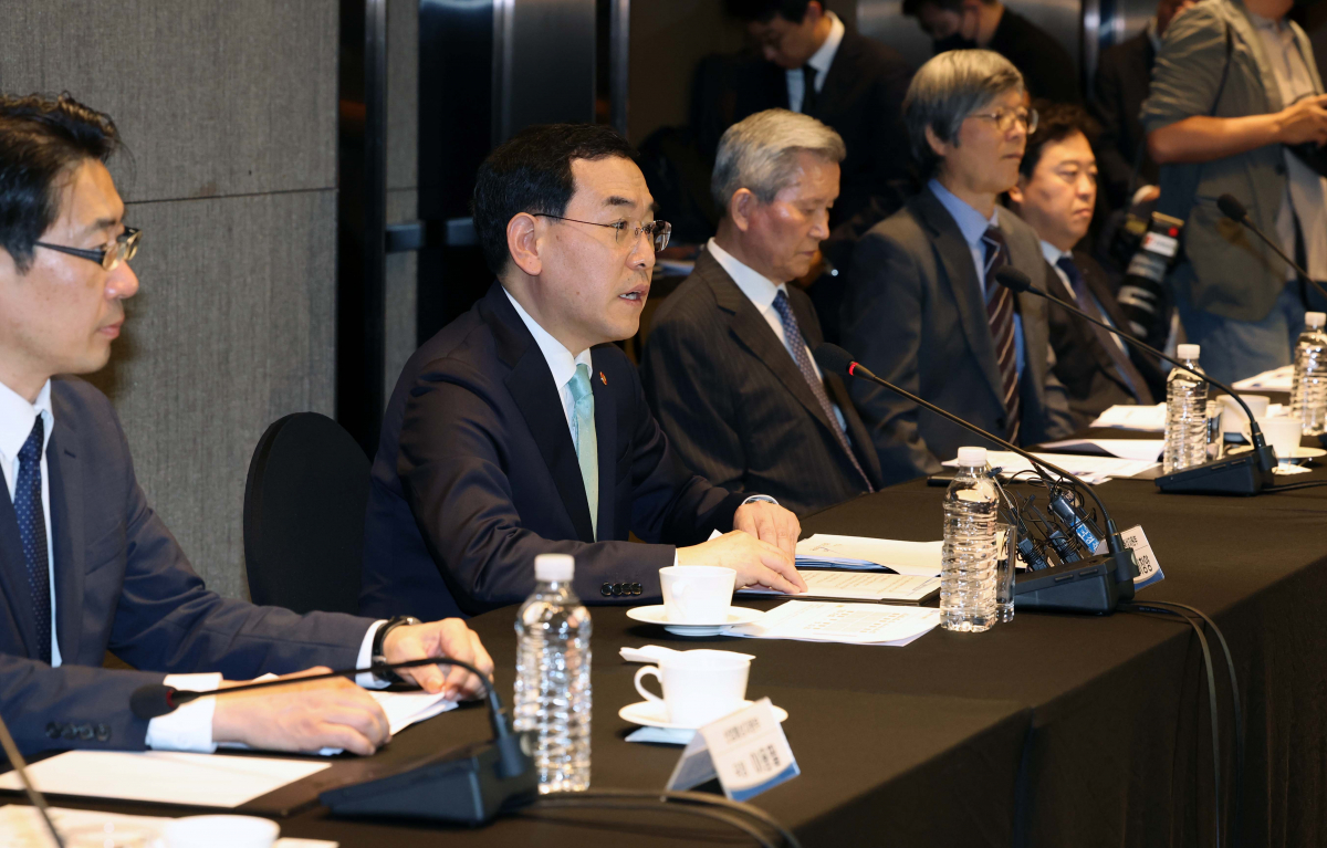 ▲이창양 산업통상자원부 장관이 18일 서울 중구 코트야드 메리어트 서울 남대문에서 열린 디스플레이산업 혁신전략 원탁회의에서 모두발언을 하고 있다. 신태현 기자 holjjak@