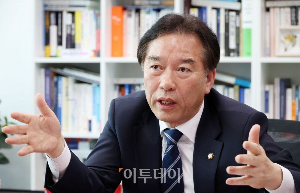 ▲정태호 민주연구원장이 17일 서울 여의도 국회 의원회관에서 이투데이와 인터뷰를 하고 있다. 고이란 기자 photoeran@ (이투데이DB)