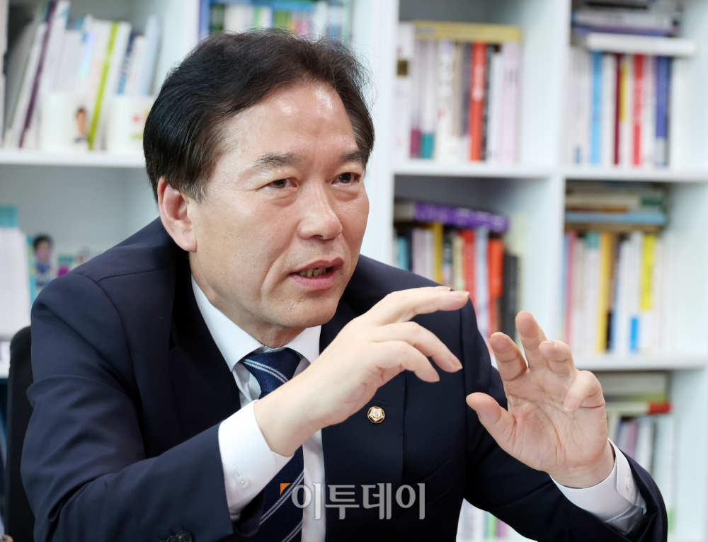 ▲정태호 민주연구원장이 17일 서울 여의도 국회 의원회관에서 이투데이와 인터뷰를 하고 있다. 고이란 기자 photoeran@ (이투데이DB)