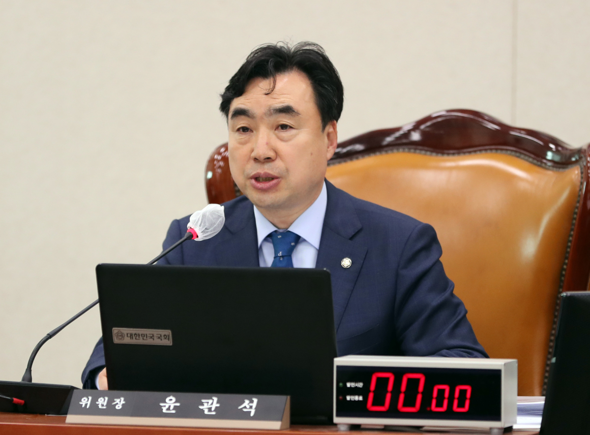 ▲[서울=뉴시스] 전진환 기자 = 11일 오후 서울 여의도 국회에서 열린 산업통상자원중소벤처기업위원회 전체회의에서 윤관석 위원장이 발언하고 있다. 2023.05.11. amin2@newsis.com