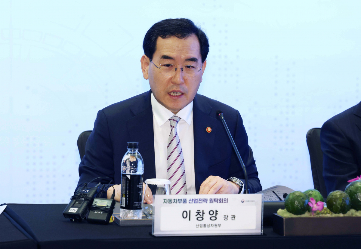 ▲사진은 23일 이창양 산업통상자원부 장관이 서울 종로구 포시즌스호텔서울에서 열린 ‘자동차부품 산업전략 원탁회의’에서 모두발언을 하고 있는 모습. 신태현 기자 holjjak@