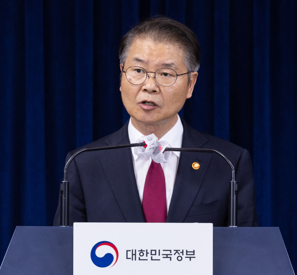 ▲<YONHAP PHOTO-3275> '노란봉투법' 국회 본회의 직회부 관련 고용노동부 입장 발표 (서울=연합뉴스) 황광모 기자 = 이정식 고용노동부 장관이 24일 오후 서울 종로구 정부서울청사에서 '노동조합 및 노동관계조정법 개정안(노란봉투법)' 본회의 직회부 관련 입장을 발표하고 있다. 2023.5.24 hkmpooh@yna.co.kr/2023-05-24 13:41:51/<저작권자 ⓒ 1980-2023 ㈜연합뉴스. 무단 전재 재배포 금지.>