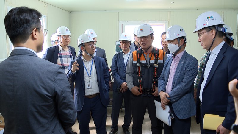 ▲실증시연회에 참석한 관계자들이 현장 설명을 듣고 있다.  (사진제공=과학기술정보통신부)