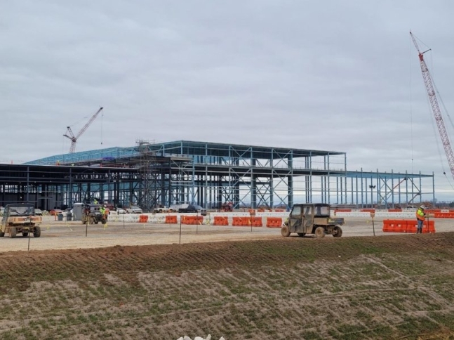 ▲미국 완성차 업체 포드와 SK온의 합작법인 '블루오벌SK'의 미국 켄터키 공장. (제공=SK온)