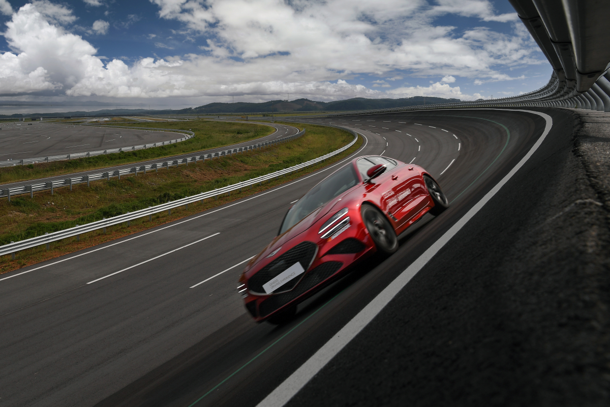 ▲'HMG 드라이빙 익스피리언스 센터' 내 고속주회로.  (사진제공=현대자동차그룹)