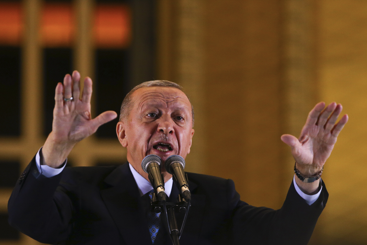 Succès de la réélection d’Erdogan en Turquie… La valeur de la lire atteint un niveau record