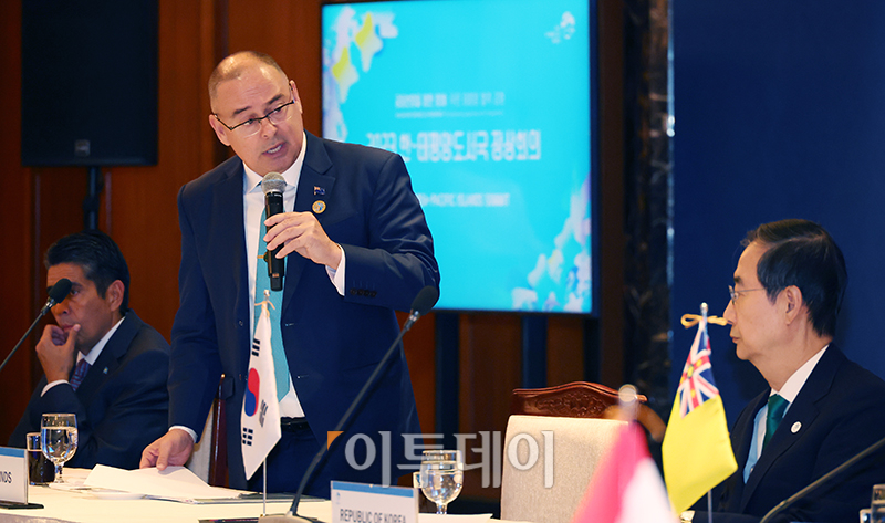 ▲마크 브라운 쿡제도 총리가 29일 서울 중구 롯데호텔 사파이어볼룸에서 열린 태평양도서국 정상 환영오찬에서 한덕수 총리의 오찬사에 대한 답사를 하고 있다. 고이란 기자 photoeran@