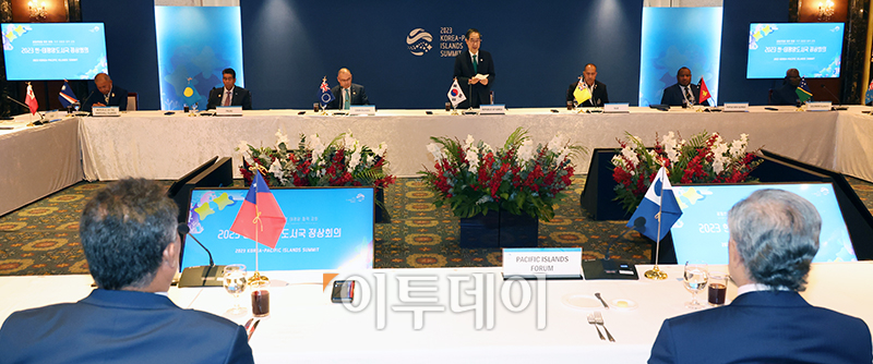 ▲한덕수 국무총리가 29일 서울 중구 롯데호텔 사파이어볼룸에서 열린 태평양도서국 정상 환영오찬에서 오찬사를 하고 있다. 고이란 기자 photoeran@