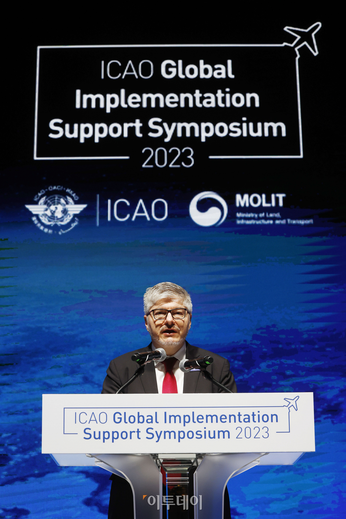 ▲후안 카를로스 살라자르 ICAO 사무총장이 30일 서울 영등포구 콘래드 서울에서 열린 '2023 ICAO 글로벌이행지원 심포지엄 개회식에서 축사를 하고 있다. 조현호 기자 hyunho@