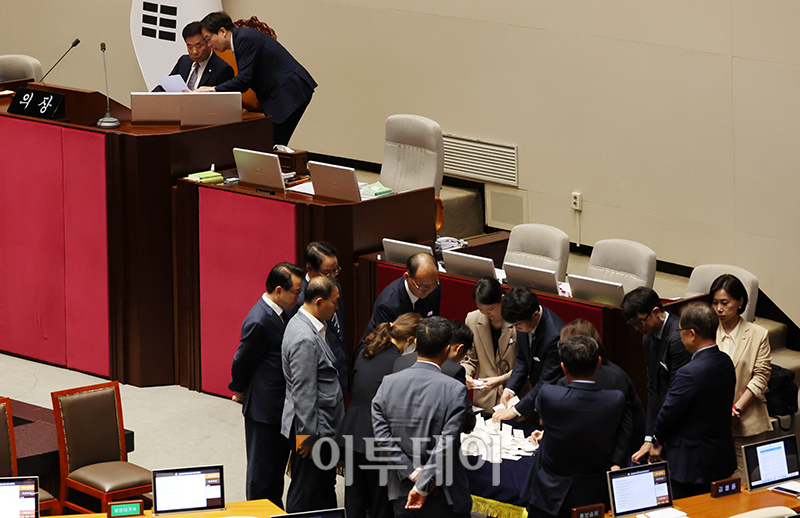 ▲30일 서울 여의도 국회에서 열린 본회의에서 윤석열 대통령이 거부권을 행사한 간호법 제정안 재투표가 진행 중이다. 고이란 기자 photoeran@