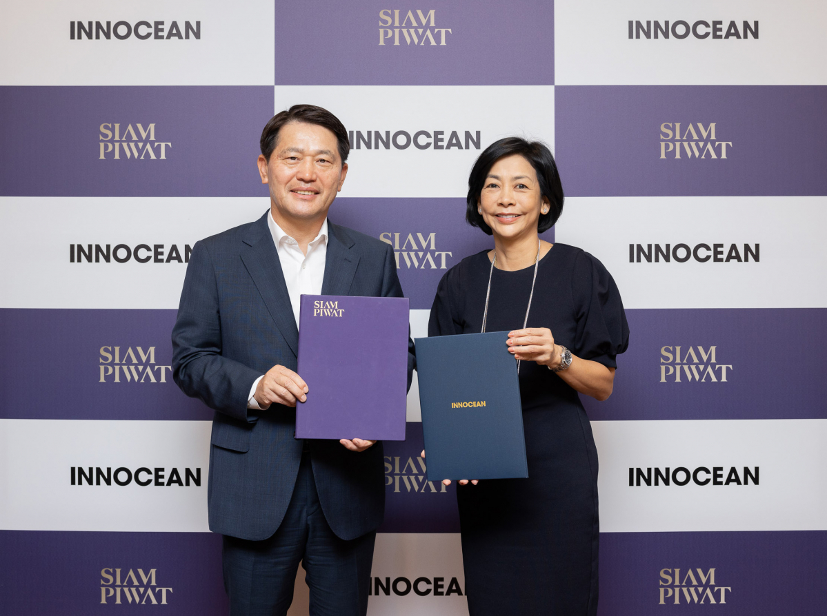▲이노션은 태국 최대 리테일 그룹인 ‘시암 피왓(Siam Piwat)’ 그룹과 동남아시아 시장 내 신규 비즈니스 창출 위한 양해각서(MOU)를 체결했다고 31일 밝혔다. 사진은 이용우 이노션 대표이사(왼쪽)와 마유리 차이프롬프레이스 시암 피왓 그룹의 기업 커뮤니케이션 부문 최고경영자(CEO). (사진제공=이노션)