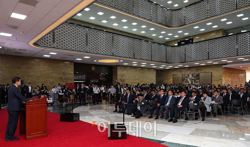 ▲김진표 국회의장이 31일 서울 여의도 국회에서 열린 제75주년 국회개원기념식에서 기념사를 하고 있다. (고이란 기자 photoeran@)