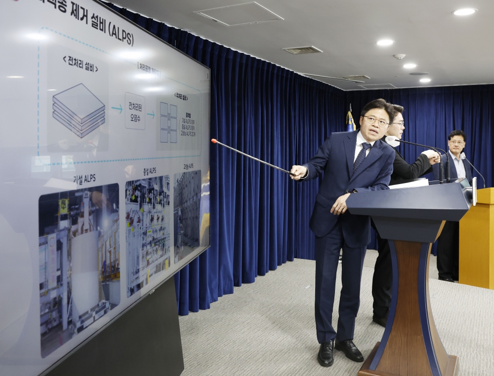 ▲유국희 후쿠시마 원전 오염수 전문가 현장 시찰단장이 31일 오전 서울 종로구 정부서울청사에서 주요활동 관련 브리핑을 하고 있다. 조현호 기자 hyunho@ (이투데이DB)