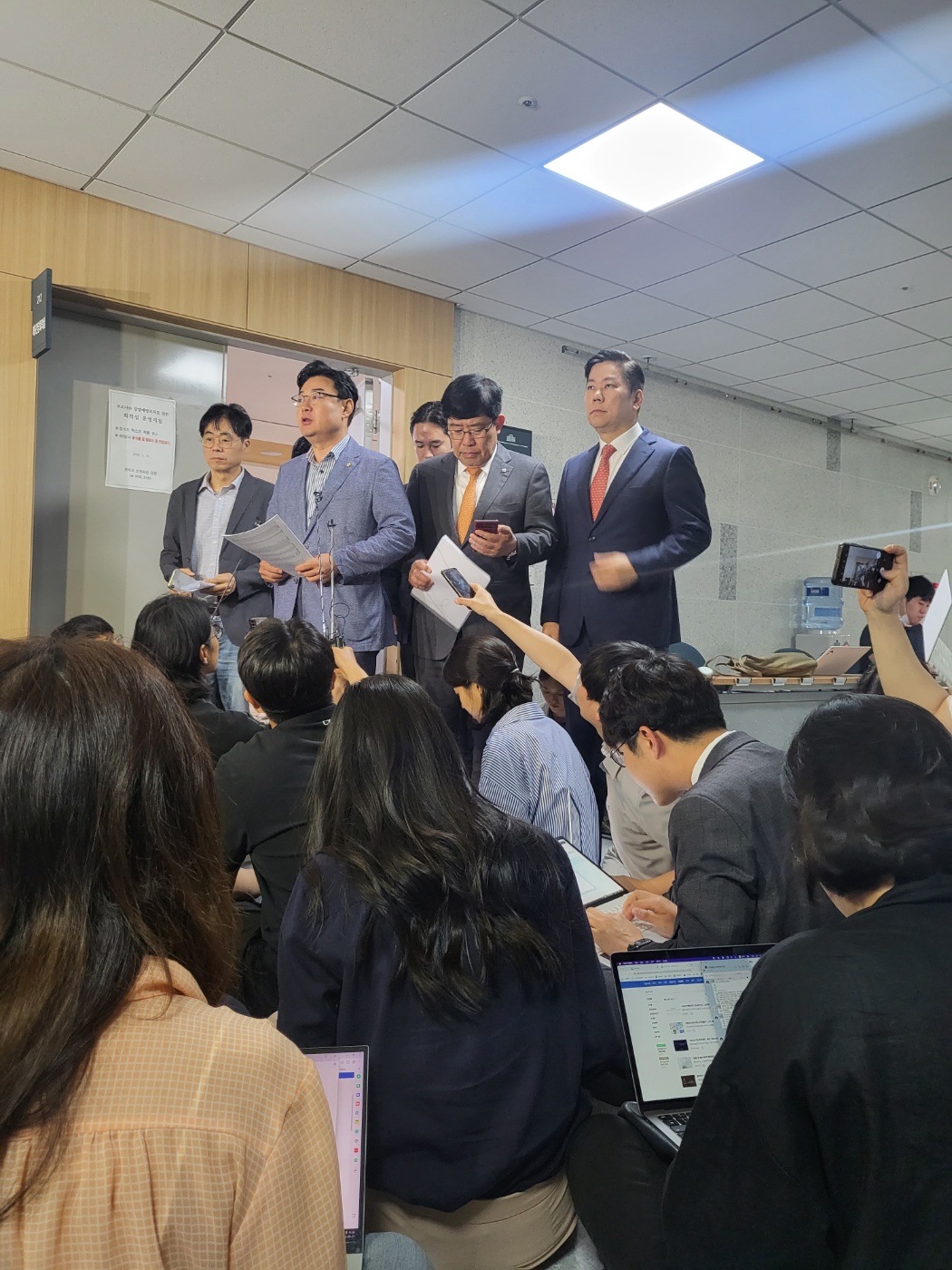 ▲▲31일 국회의원회관 제 9간담회실에서 진행된 국민의힘 코인게이트 진상조사단 제4차 전체회의를 마친 후 김성원 의원이 언론 브리핑을 하고있다. (윤희성 기자 yoonheesung@)