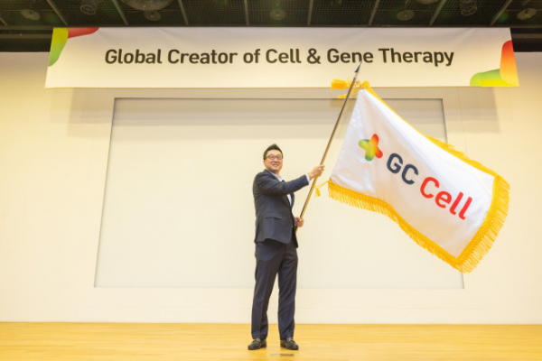 ▲제임스박 GC셀 대표이사가 용인시 목암타운 본사에서 열린 비전선포식에서 글로벌 CGT 기업으로의 도약하겠다는 의미를 담은 새로운 비전 ‘Global Creator of Cell&Gene Therapy’를 선포했다.  (사진제공=GC셀)