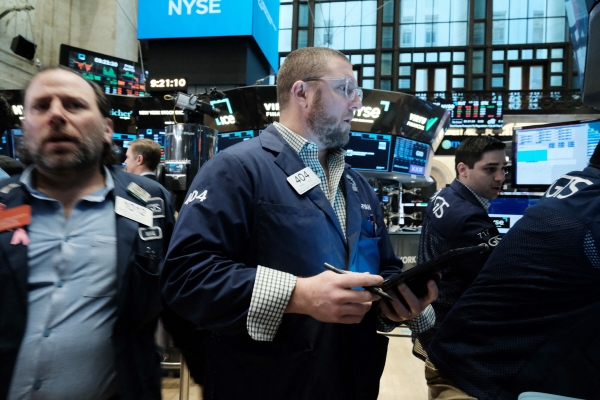 ▲Les commerçants regardent les cours des actions le 21 du mois dernier à la Bourse de New York (NYSE).  New York (États-Unis)/AFP Yonhap News
