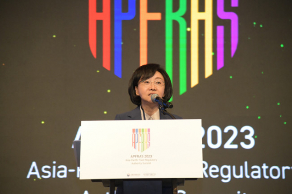 ▲오유경 식품의약품안전처장이 제1회 아시아·태평양 식품 규제기관장 협의체 ‘아프라스(Asia-Pacific Food Regulatory Authority Summit, APFRAS)’에서 발언하고 있다. (사진제공=식품의약품안전처)