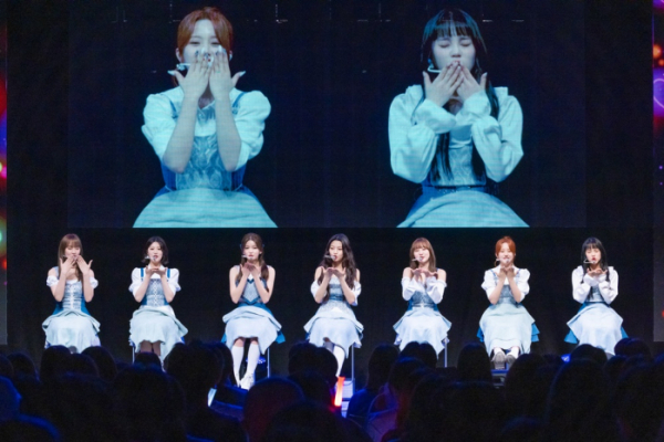 ▲첫사랑(사진 = 씨에스알이앤엠 / 에이투지엔터테인먼트(팝뮤직) 제공)