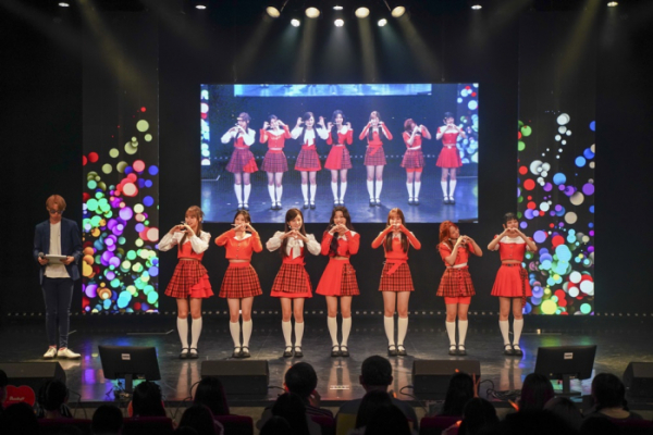 ▲첫사랑(사진 = 씨에스알이앤엠 / 에이투지엔터테인먼트(팝뮤직) 제공)