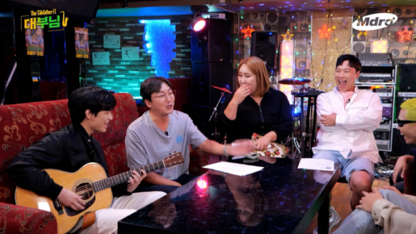 ▲2022년도 뮤즈온 뮤지션 제이유나의 MBC 웹예능 '대부님' 출연장면(사진제공=한국콘텐츠진흥원)