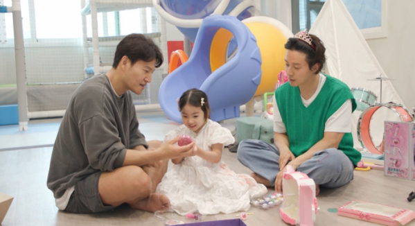 ▲'미운우리새끼' 김종국 허경환 조카(사진제공=SBS)