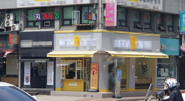 ▲서울 서초구의 한 건물에 커피점이 나란히 영업 중이다. (남주현 기자 jooh@)