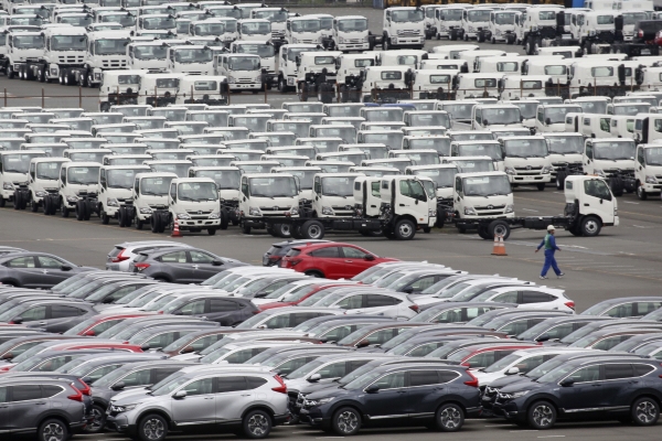 ▲2019년 7월8일 일본 요코하마항에서 수출을 기다리는 자동차들이 세워져 있다. 요코하마(일본)/AP뉴시스
