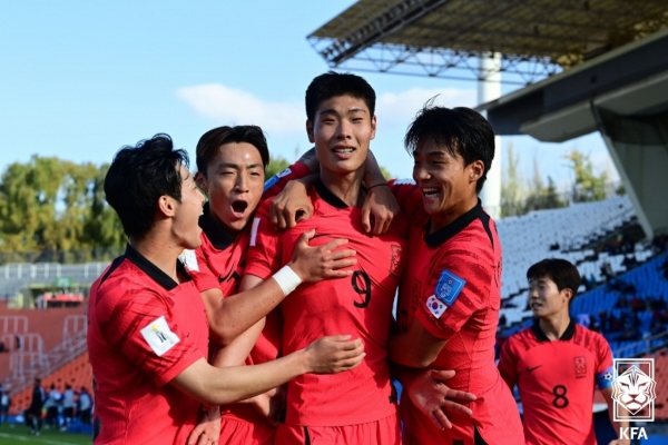 ▲이영준의 골에 기뻐하는 한국 선수들. (사진제공=대한축구협회)
