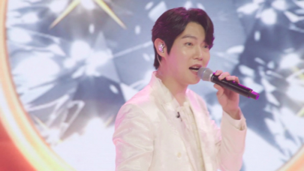 ▲'‘불타는 장미단’ 손태진, 홍진영(사진제공=MBN)