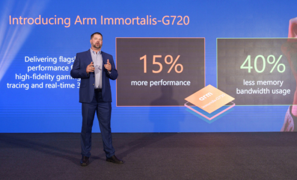 ▲크리스 버기 ARM 클라이언트 사업부 수석 부사장 겸 총괄 매니저가 ARM의 역대 최고 성능 및 효율성의 GPU를 소개하고 있다. (사진제공=ARM)