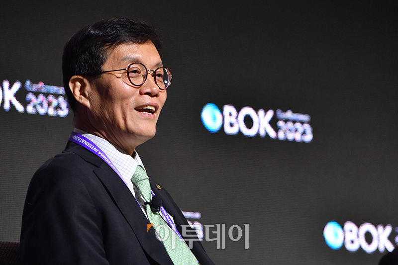 ▲이창용 한국은행 총재가 1일 서울 중구 한국은행 별관에서 열린 2023년 BOK 국제컨퍼런스에서 정책 대담을 하고 있다.  (사진공동취재단)