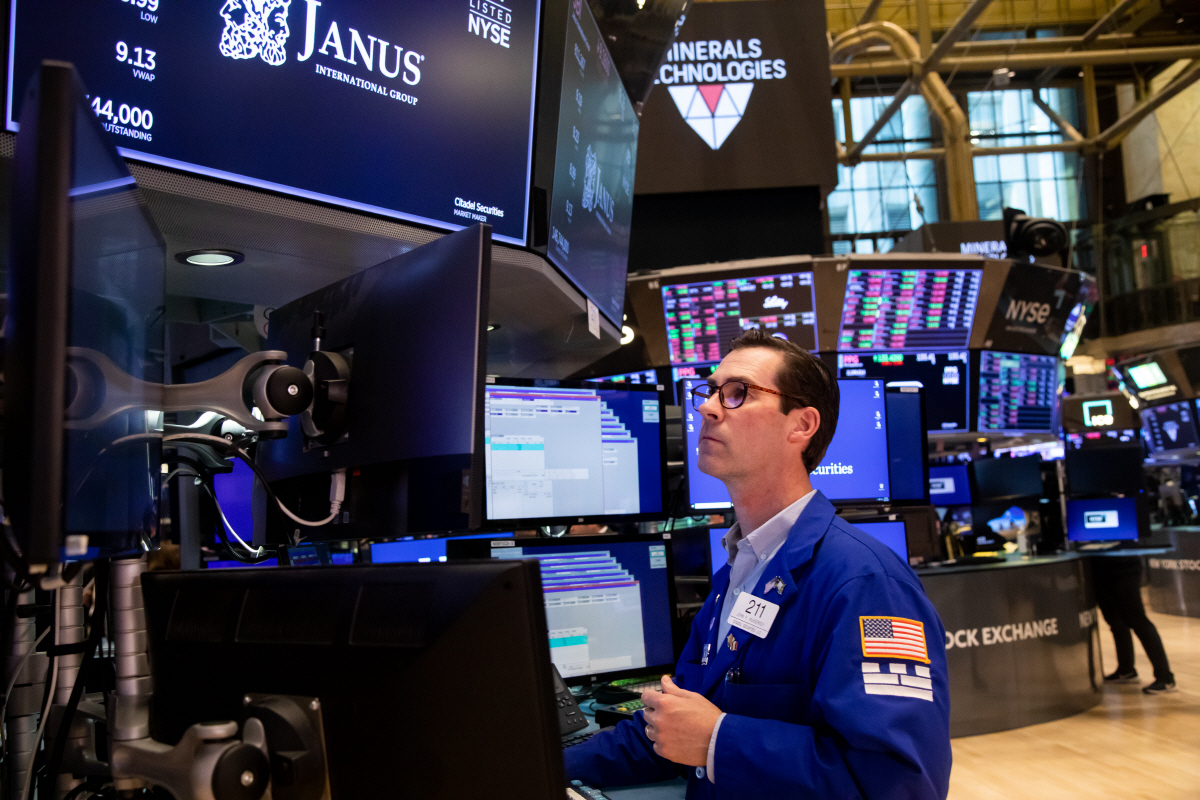 ▲2023년 5월 24일 미국 뉴욕증권거래소(NYSE)에서 트레이더가 일을 하고 있다. 뉴욕(미국)/신화뉴시스