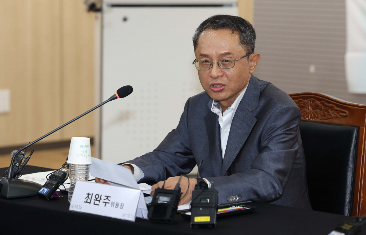 ▲최완주 국토교통부 전세사기피해지원위원장이 1일 서울 강남구 한국토지주택공사(LH) 서울지역본부에서 열린 전세사기피해지원위원회 발족식 및 제1차 회의에서 취임사를 하고 있다. 신태현 기자 holjjak@