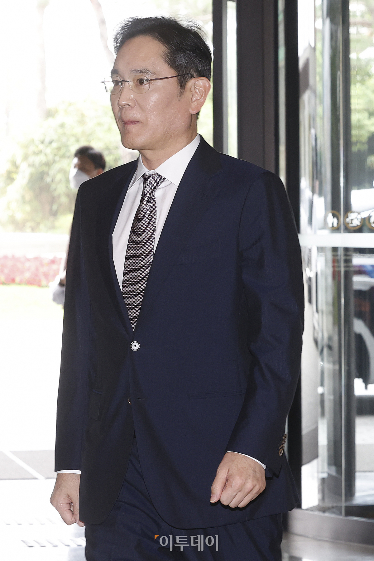 ▲이재용 삼성전자 회장이 1일 서울 중구 신라호텔에서 열린 호암상 시상식 참석을 위해 입장하고 있다. 조현호 기자 hyunho@