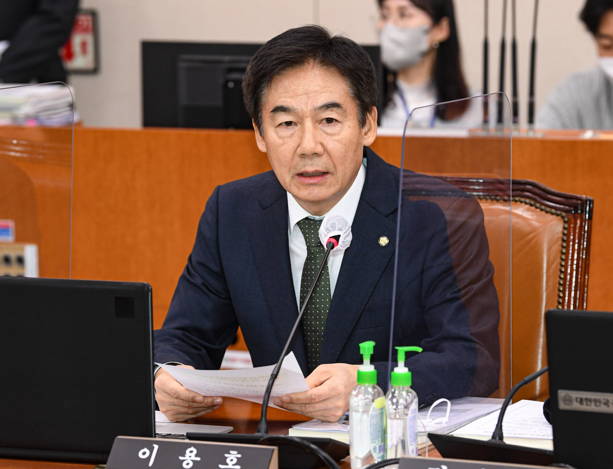 ▲[서울=뉴시스] 최진석 기자 = 문체위 국민의힘 간사인 이용호 의원이 24일 오후 서울 여의도 국회에서 열린 문화체육관광위원회의 문화체육관광부, 문화재청, 그 소속기관, 공공기관 및 유관기관에 대한 국정감사 종합감사에서 의사진행 발언을 하고 있다. 2022.10.24. (공동취재사진) photo@newsis.com