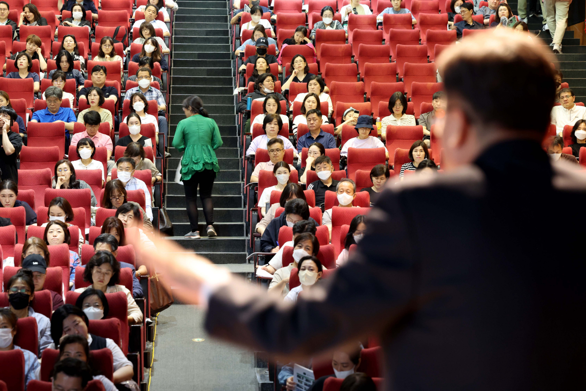 ▲4일 서울 종로구 성균관대에서 6월 전국연합학력평가(모평) 가채점 토대 종로학원 ‘2024 주요대 및 의학계열 수시, 정시 합격선 전망’ 입시설명회가 열리고 있다. 신태현 기자 holjjak@