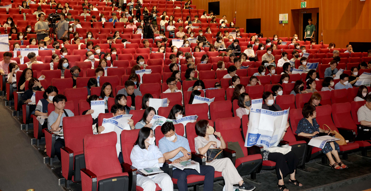 ▲4일 서울 종로구 성균관대에서 6월 전국연합학력평가(모평) 가채점 토대 종로학원 ‘2024 주요대 및 의학계열 수시, 정시 합격선 전망’ 입시설명회가 열리고 있다. 신태현 기자 holjjak@