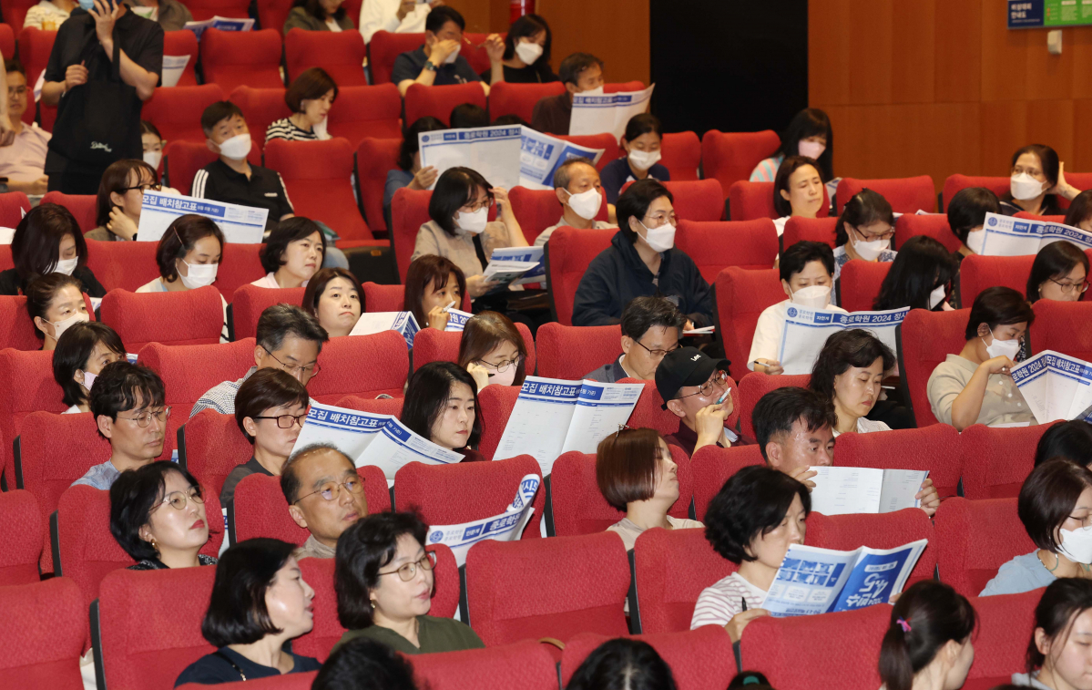 ▲4일 서울 종로구 성균관대에서 6월 전국연합학력평가(모평) 가채점 토대 종로학원 ‘2024 주요대 및 의학계열 수시, 정시 합격선 전망’ 입시설명회가 열리고 있다. 신태현 기자 holjjak@