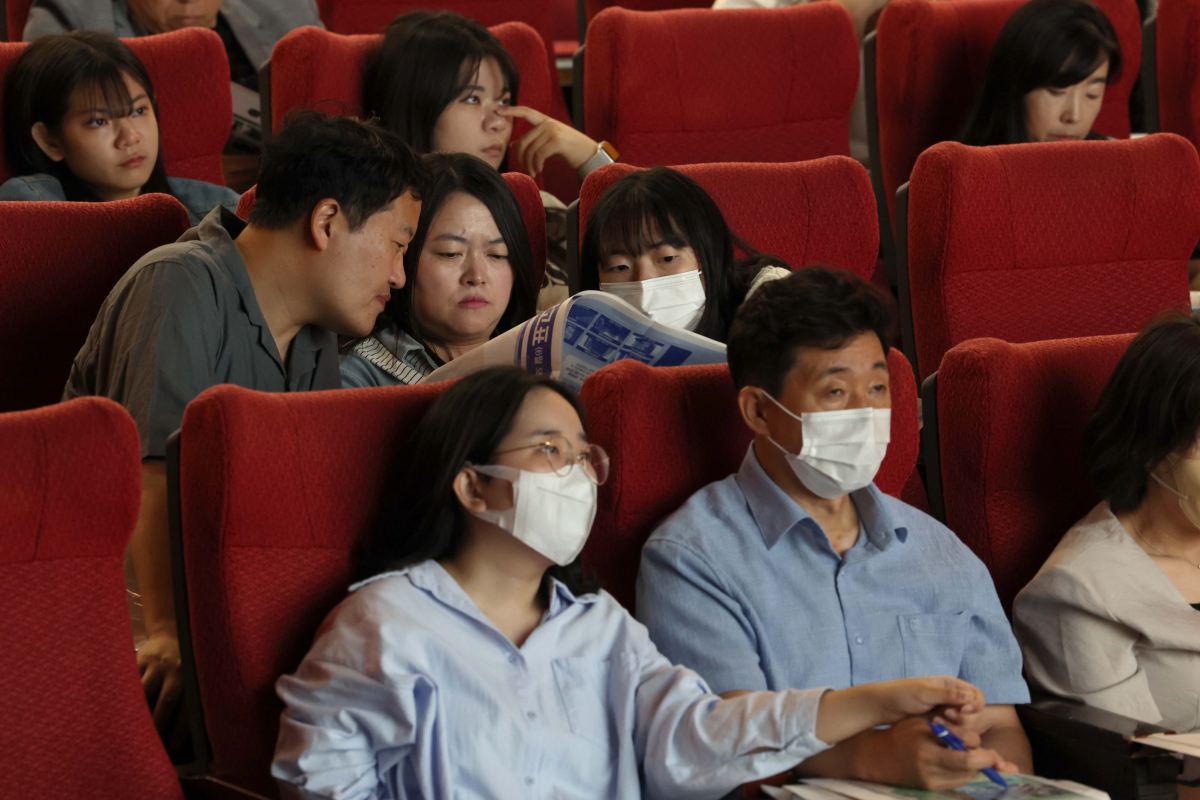 ▲4일 서울 종로구 성균관대에서 6월 전국연합학력평가(모평) 가채점 토대 종로학원 ‘2024 주요대 및 의학계열 수시, 정시 합격선 전망’ 입시설명회가 열리고 있다. 신태현 기자 holjjak@