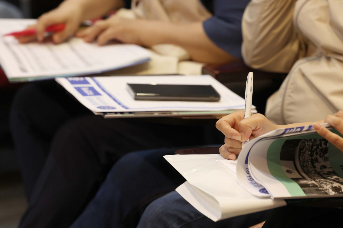 ▲4일 서울 종로구 성균관대에서 6월 전국연합학력평가(모평) 가채점 토대 종로학원 ‘2024 주요대 및 의학계열 수시, 정시 합격선 전망’ 입시설명회가 열리고 있다. 신태현 기자 holjjak@