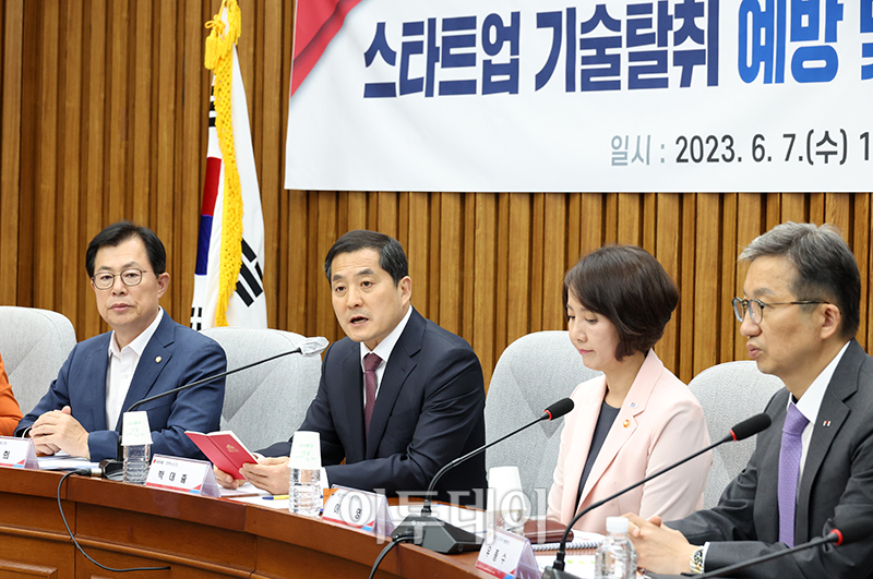 ▲박대출 국민의힘 정책위의장이 7일 서울 여의도 국회에서 열린 스타트업 기술탈취 예방 및 회복 지원 민·당·정 협의회에서 인사말을 하고 있다. 고이란 기자 photoeran@