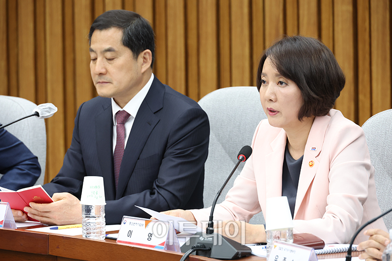 ▲이영 중소벤처기업부 장관이 7일 서울 여의도 국회에서 열린 스타트업 기술탈취 예방 및 회복 지원 민·당·정 협의회에서 모두발언을 하고 있다. 고이란 기자 photoeran@