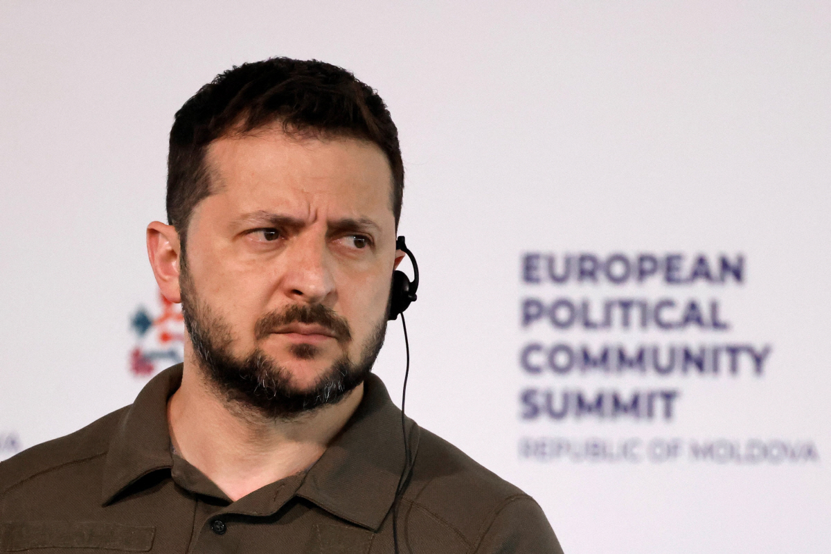 ▲볼로디미르 젤렌스키 우크라이나 대통령이 1일 유럽정치공동체(EPC) 정상회의에 참석해 질문을 듣고 있다. 불보아카(몰도바)/AFP연합뉴스
