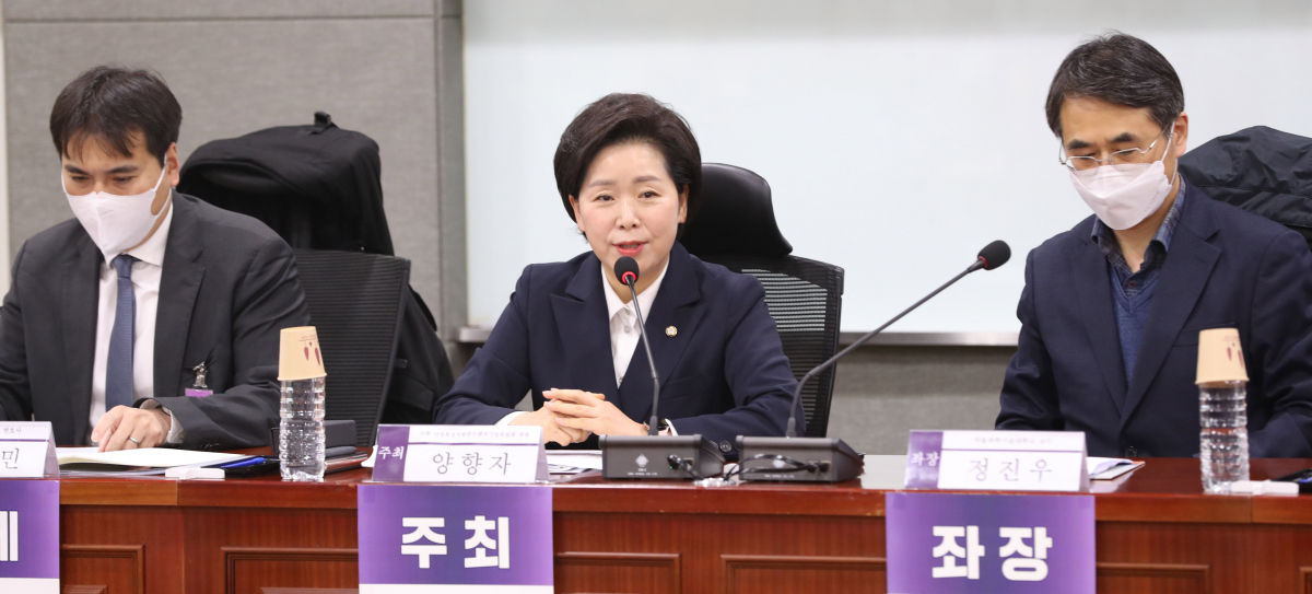 ▲[서울=뉴시스] 전진환 기자 = 양향자 무소속 의원이 27일 오전 서울 여의도 국회 의원회관에서 열린 중대재해 처벌 등에 관한 법률 일부개정안 공청회에서 발언하고 있다.  2023.01.27. amin2@newsis.com