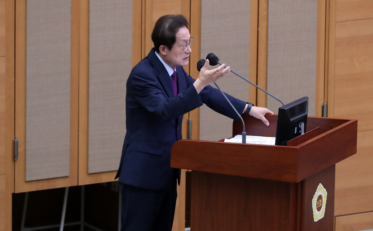 ▲조희연 서울시교육감이 13일 서울 중구 서울특별시의회에서 열린 제319회 정례회 제2차 본회의에서 의원 질의에 답변하고 있다.  (뉴시스)