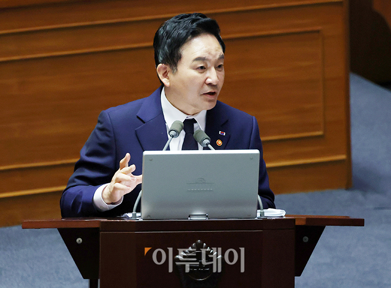 ▲원희룡 국토교통부 장관이 13일 서울 여의도 국회에서 열린 본회의 경제분야 대정부 질문에서 의원 질의에 답하고 있다. 고이란 기자 photoeran@