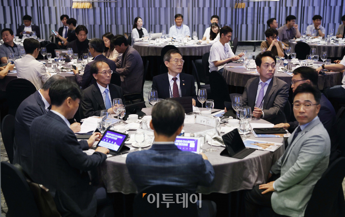 ▲이종호 과학기술정보통신부 장관이 14일 서울 강남구 노보텔 앰배서더 서울 강남에서 열린 '미래 디스플레이 민관 협의체 출범식'에 참석해 있다. 조현호 기자 hyunho@