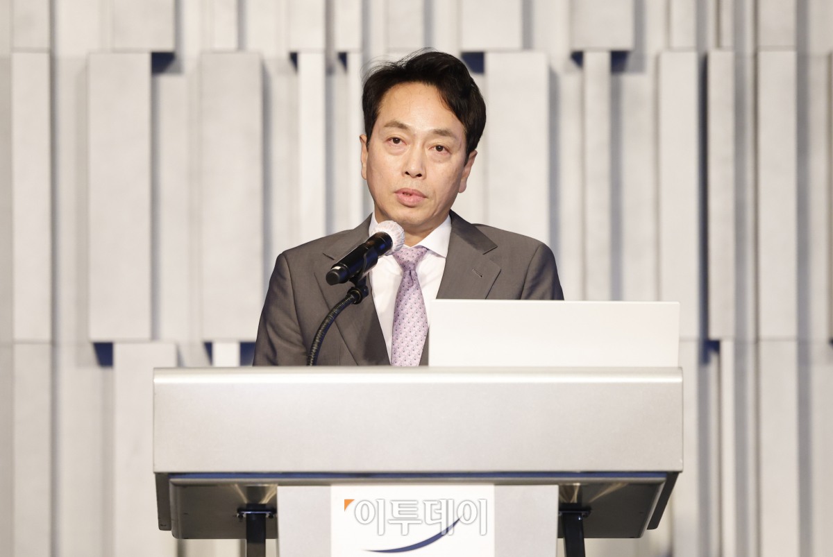 ▲김현재 한국정보디플레이학회 수석부회장이 14일 서울 강남구 노보텔 앰배서더 서울 강남에서 열린 '미래 디스플레이 민관 협의체 출범식'에서 축사를 하고 있다. 조현호 기자 hyunho@