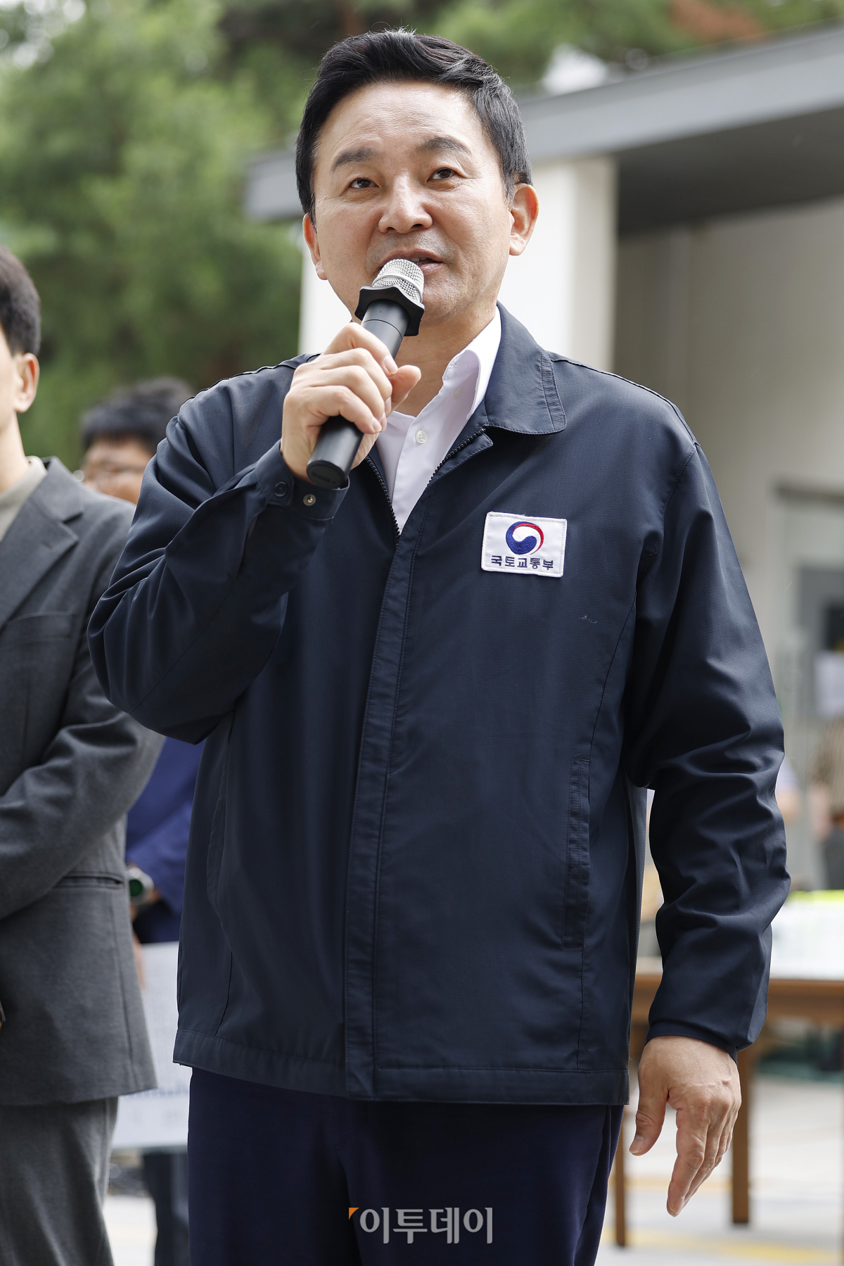 ▲원희룡 국토교통부 장관이 14일 공동주택 침수피해 예방을 위한 우기대비점검을 위해 서울 강남구 LH강남3단지 아파트를 찾아 모두발언을 하고 있다. 조현호 기자 hyunho@