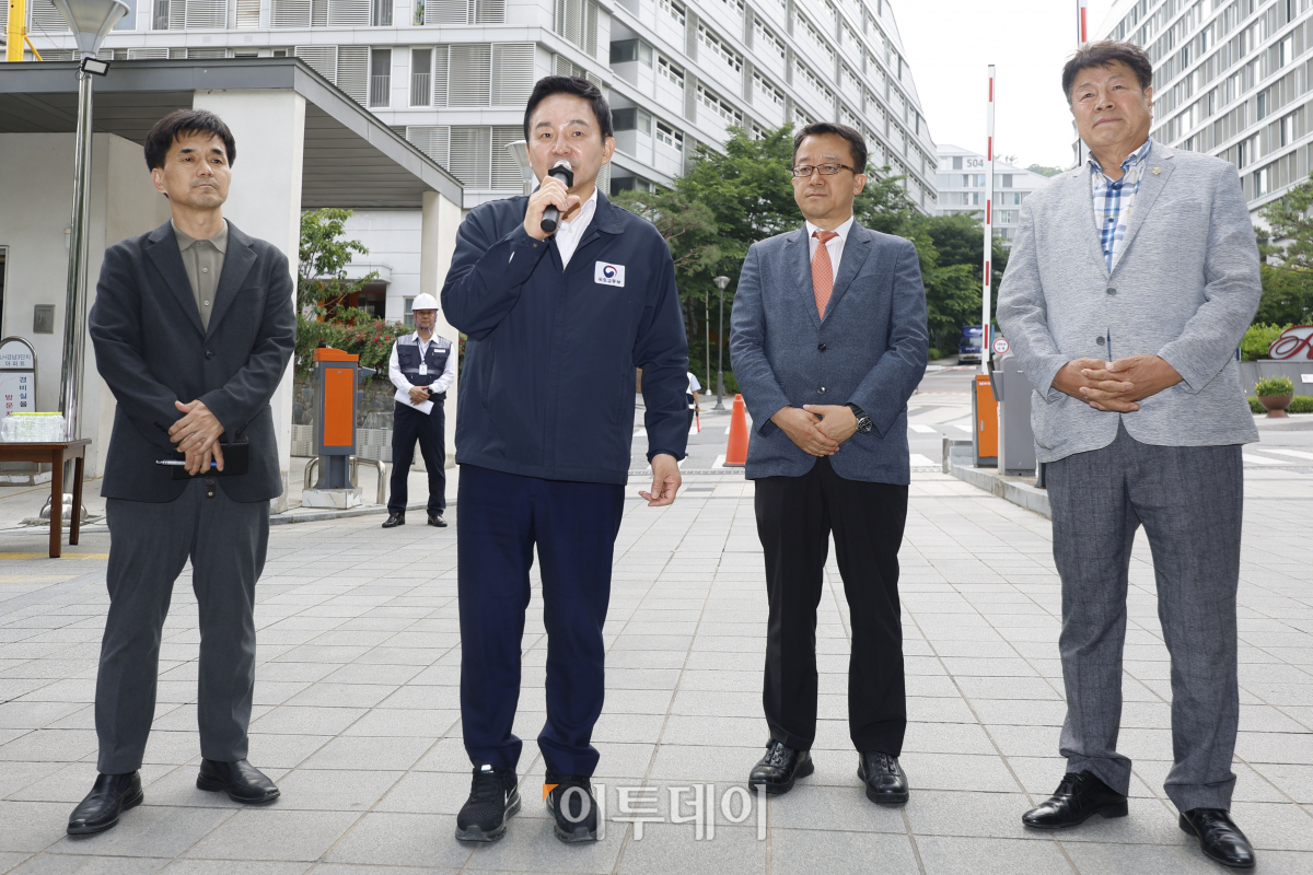 ▲원희룡 국토교통부 장관이 14일 공동주택 침수피해 예방을 위한 우기대비점검을 위해 서울 강남구 LH강남3단지 아파트에서 모두발언을 하고 있다. 조현호 기자 hyunho@